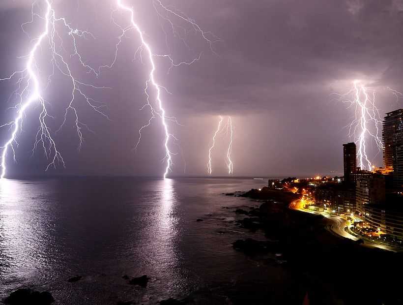 amenaza de tormenta eléctrica intensa