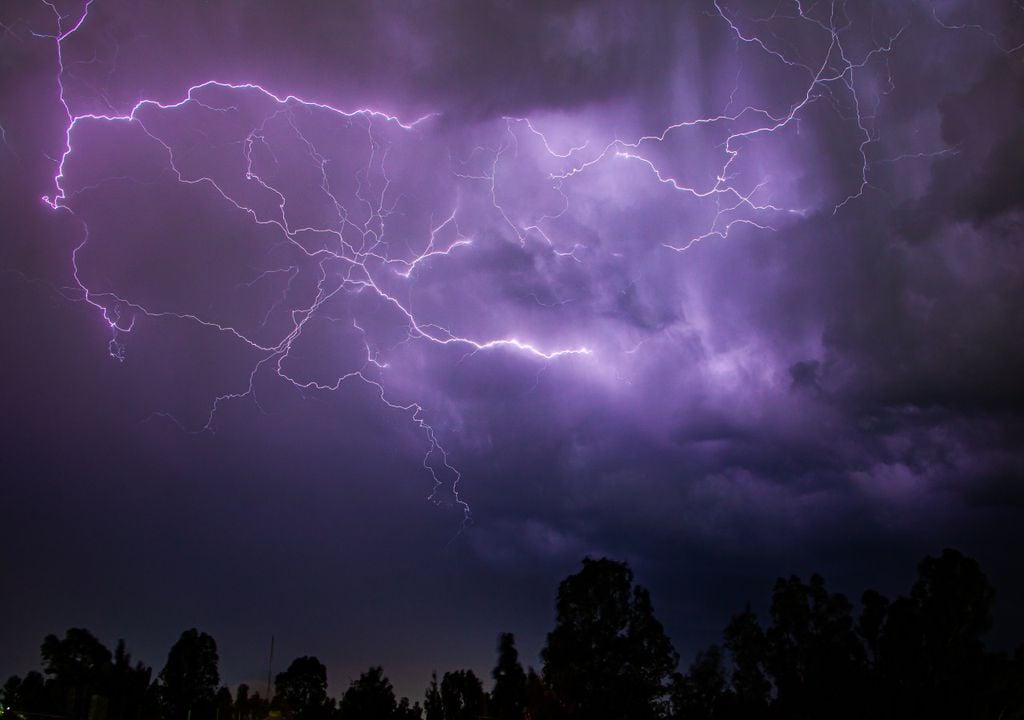 amenaza de tormenta eléctrica intensa